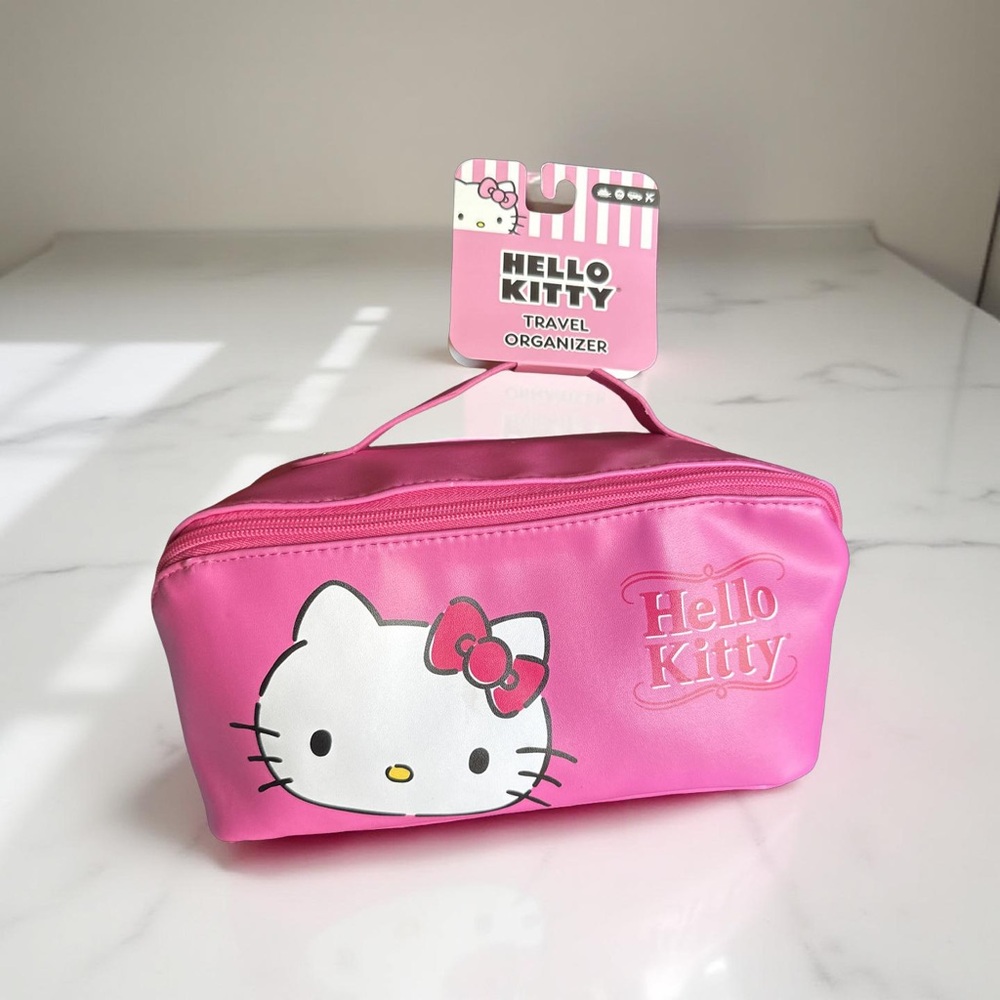 💚9O Hello Kitty Pink  travel organizer